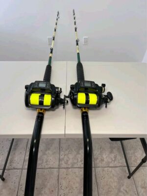 2 Tanacom 1000 electric reels with rod.